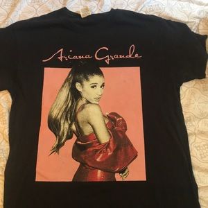 Ariana Grande Tour Tshirt🤍👸🏻